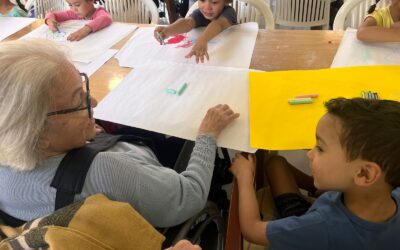 Crianças e Idosos Brincando e Interagindo – Construindo Laços de Afetividade